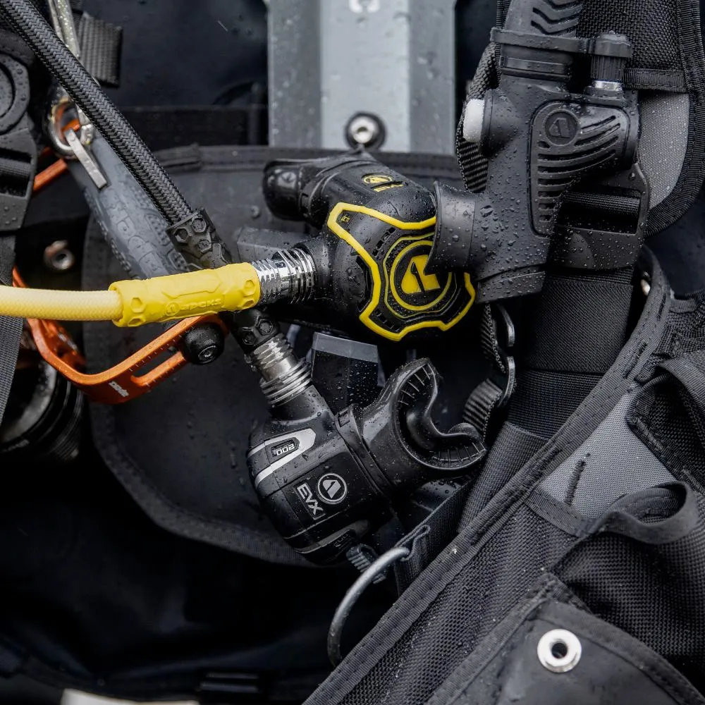 Apeks EVX200 Regulator with Octopus - Image 2