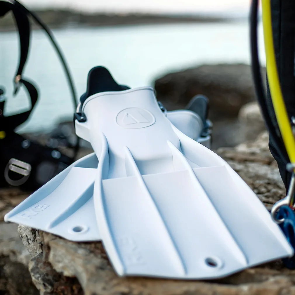 Apeks RK3 Fins - White - Image 4