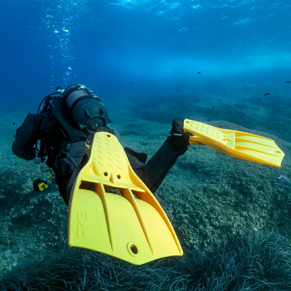Apeks RK3 Fins - Yellow - Image 4