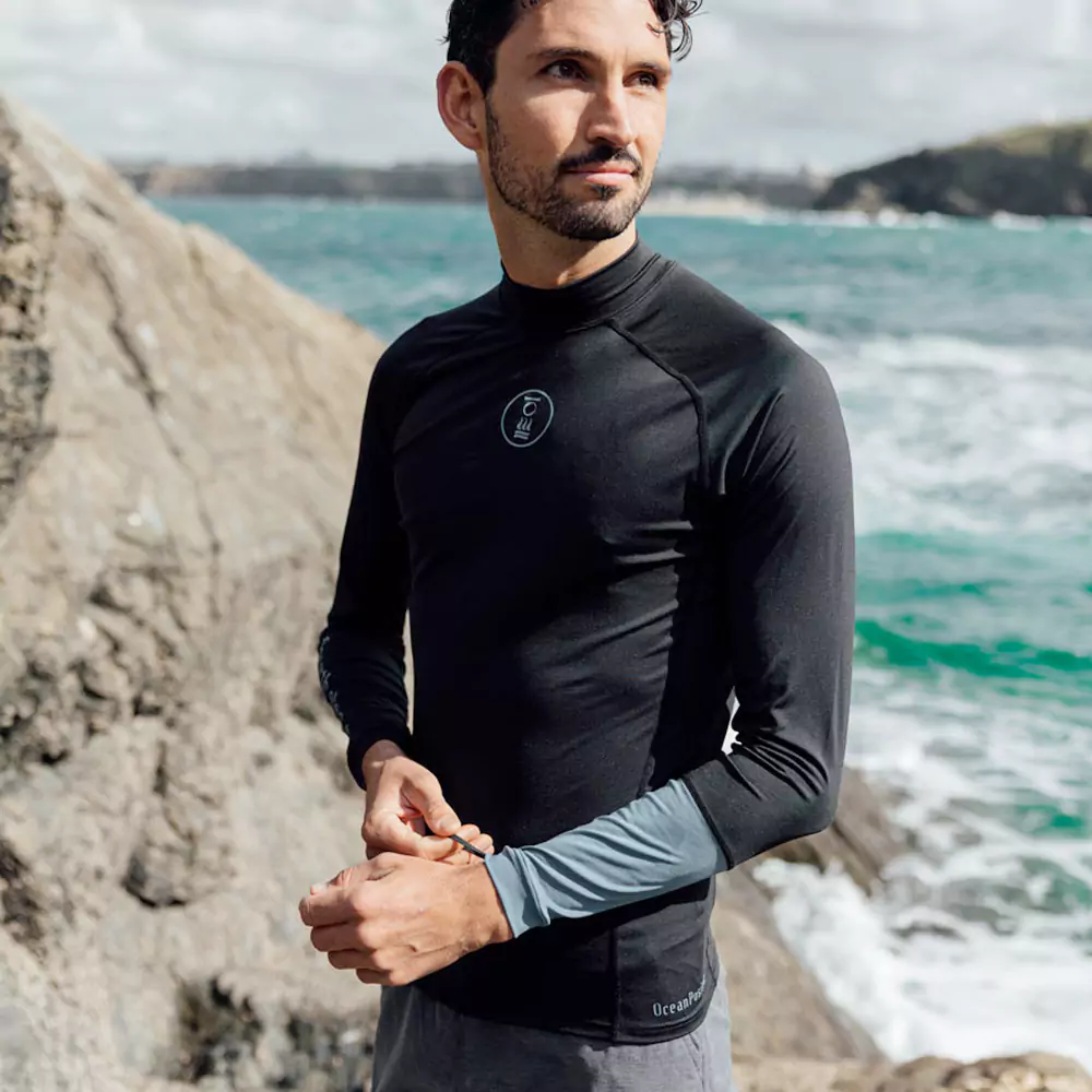 Fourth Element Men's Long Sleeve Hydro-T Rashguard - Black/Ocean Blue - Image 3