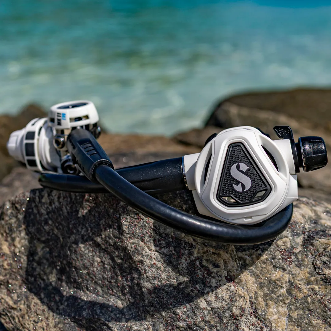 White Scubapro MK11 EVO 2 / C370 Regulator - Image 4